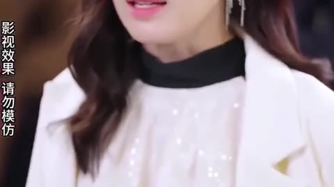 Cô gái bí ẩn