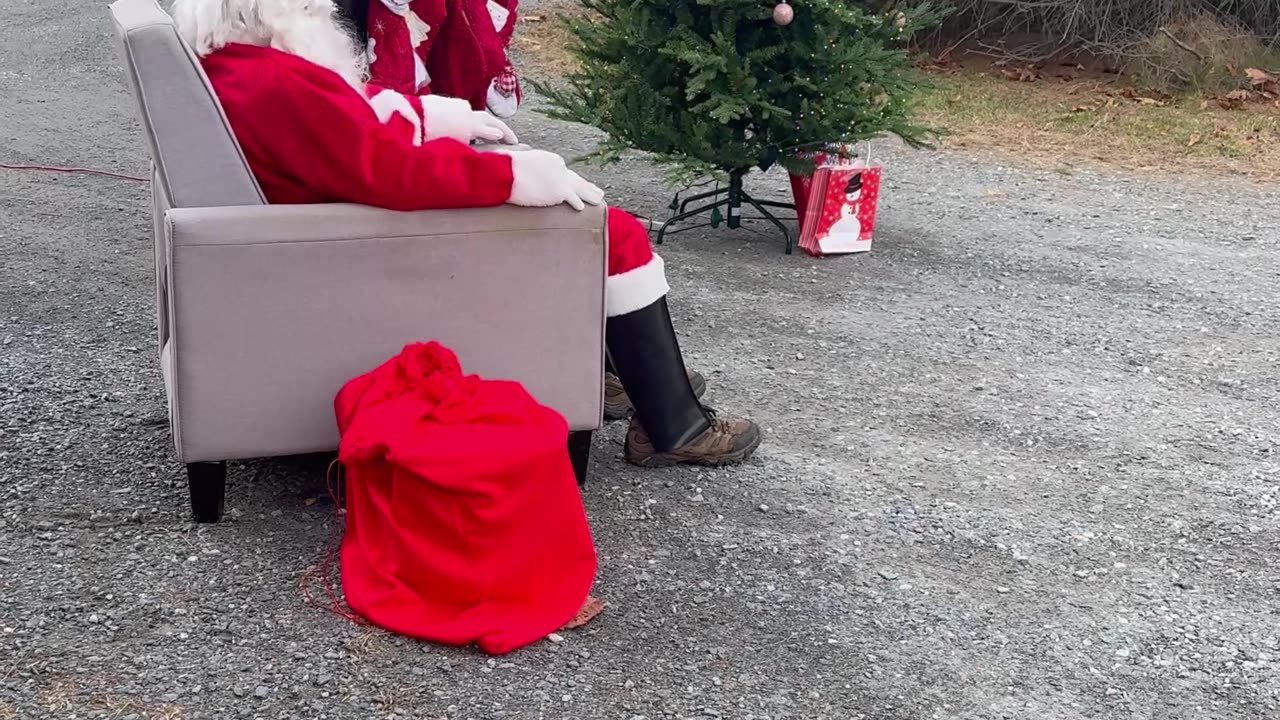 Dad Embarasses Daughters in Santa Costume