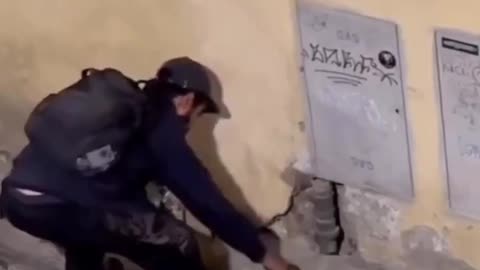 Pakistani tries to blow up apartment in Italy