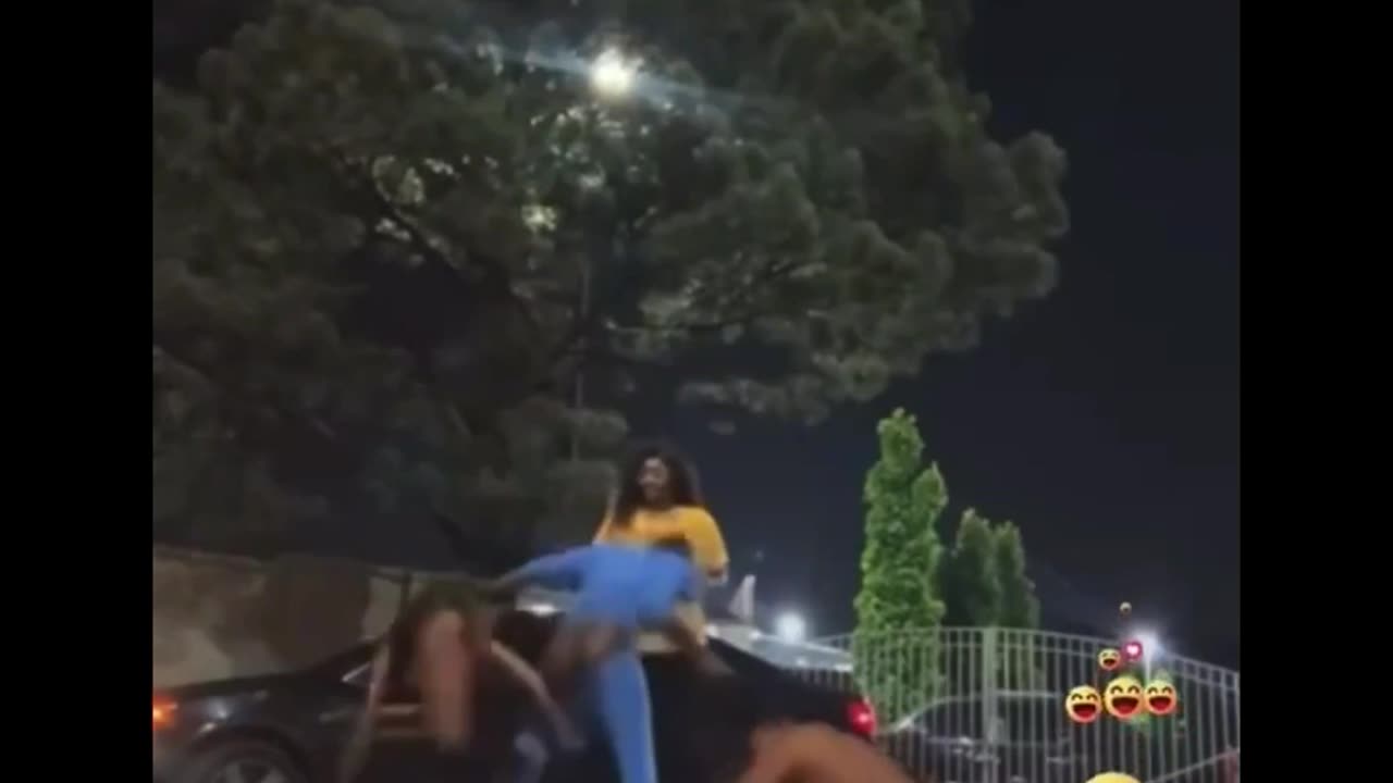 Girls Fight Captured Live On Social Media While Streaming