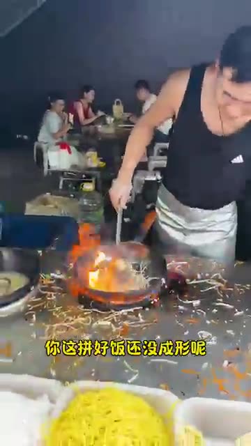 Only 10 Yuan! Massive Pinhao Rice Fried Noodles in Linyi — Street Food Worth Every Bite!