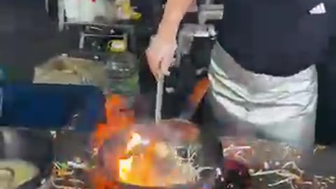 Only 10 Yuan! Massive Pinhao Rice Fried Noodles in Linyi — Street Food Worth Every Bite!
