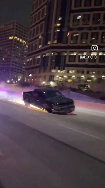 A thrilling police chase! 🤯