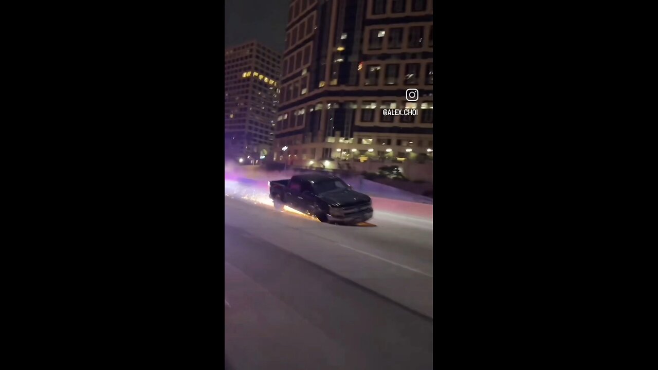 A thrilling police chase! 🤯