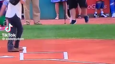 Steve 🇺🇸 - What a pitch!