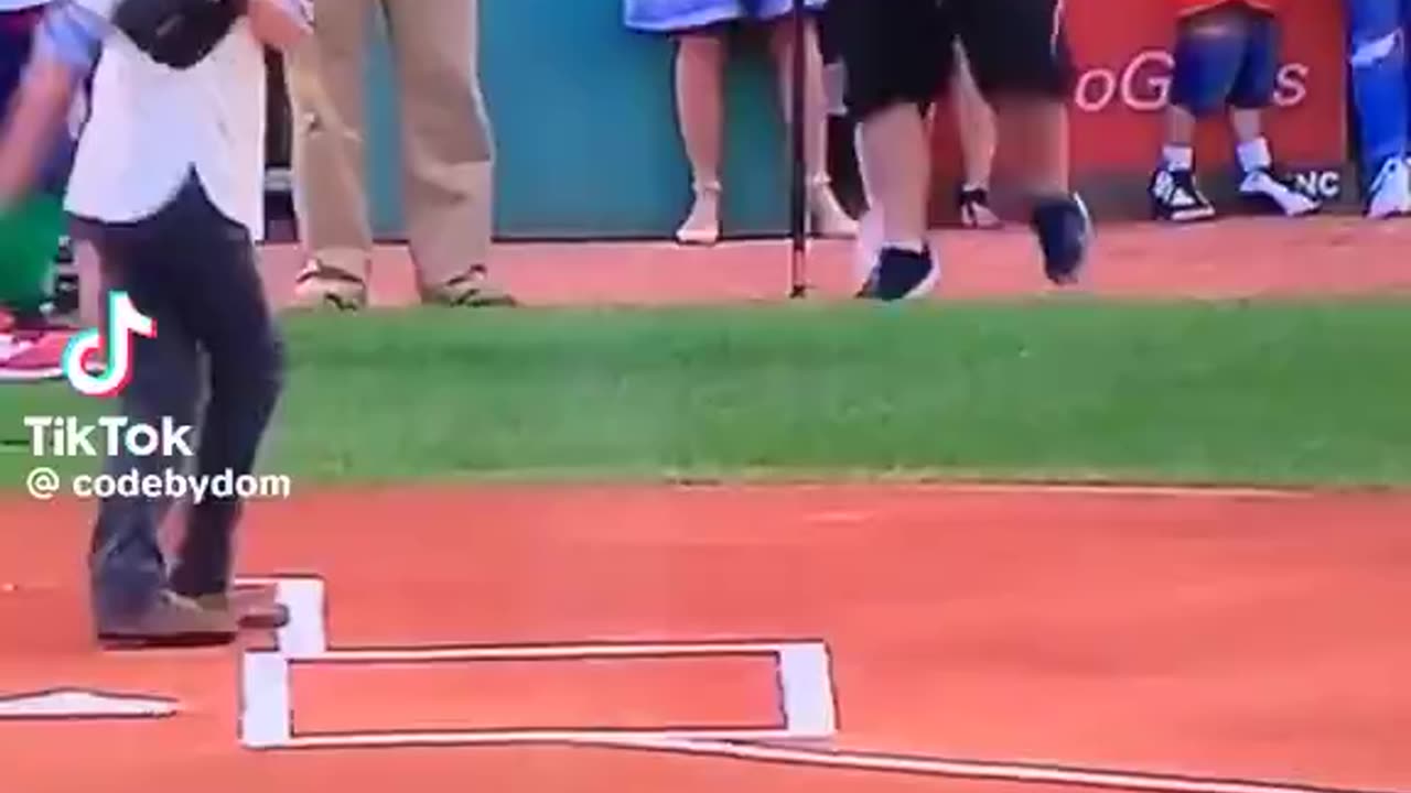 Steve 🇺🇸 - What a pitch!