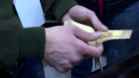 Syria launches banknote swap to revive economy | REUTERS