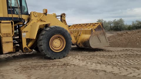 1993 Komatsu WA600-1L Wheel Loader startup, operation video, For Sale. Item #JWU0Og3d434170