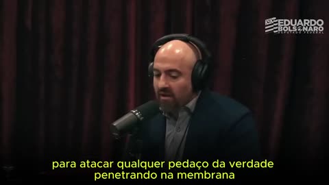 Eduardo Bolsonaro🇧🇷 - . @MikeBenzCyber cita o Brasil ao falar do meio bilhão de dólares que financiavam 9.000 jornalistas militantes e 5.000 imprensas marrons Foi assim que fizeram narrativas globais sobre pandemia, vacinas e etc