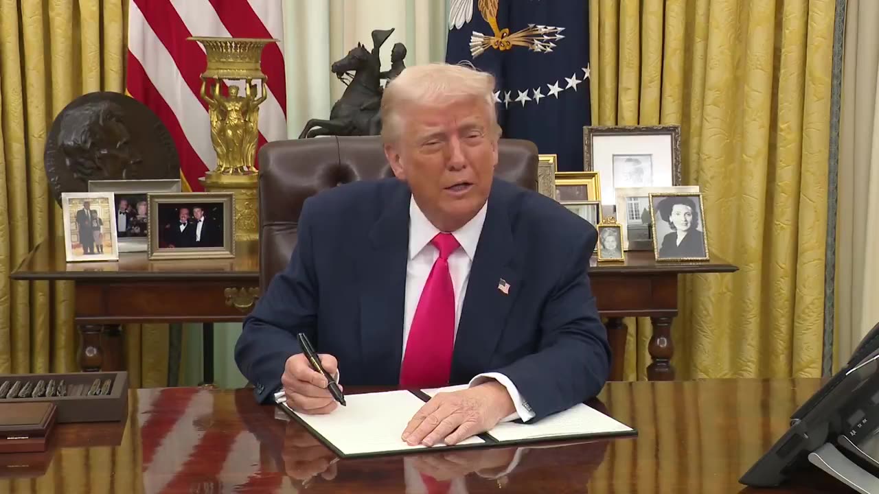 🚨BREAKING: Trump signs executive order declaring March 2025 as Women's History Month.