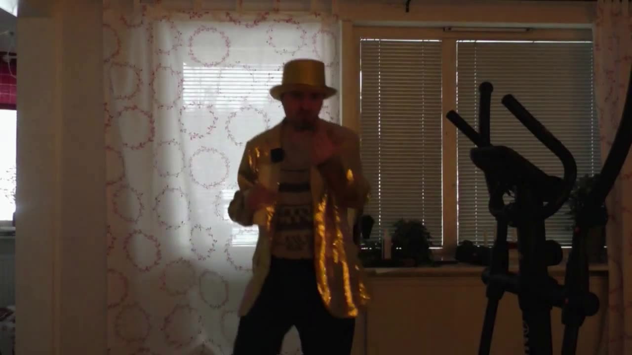 Micke Magmys försöker dansa rumba