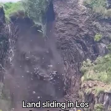Land Sliding in Los Angeles Hills 27-02-2025 🙁🙁