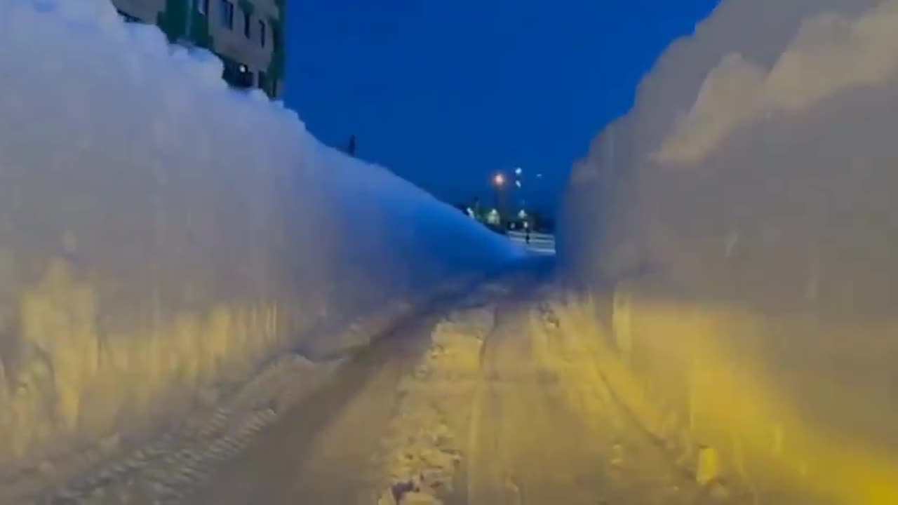 Dy metra borë dhe temperatura -50 gradë, pamje nga Arktiku
