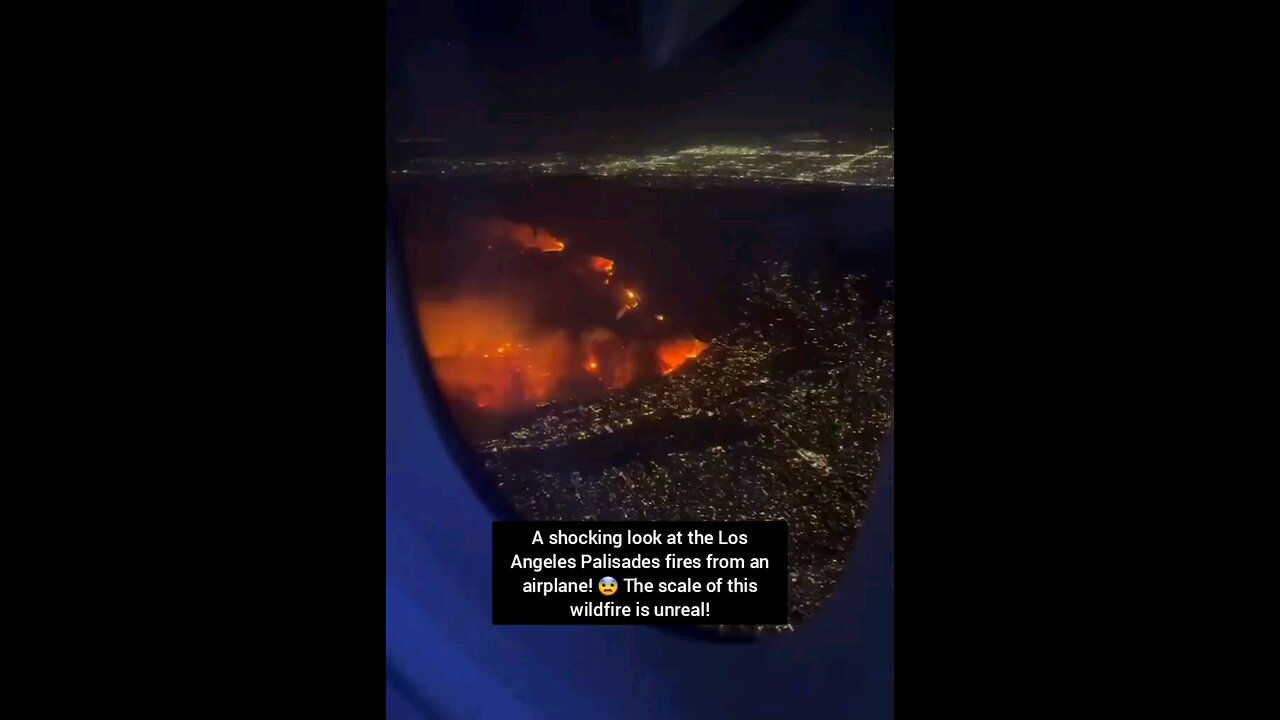 A shocking look at the Los Angeles Palisades fires from an airplane! 😨
