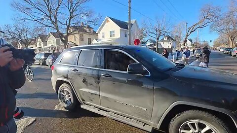 👮‍♂️ 🇺🇸 As they were leaving one scene, federal agents dropped