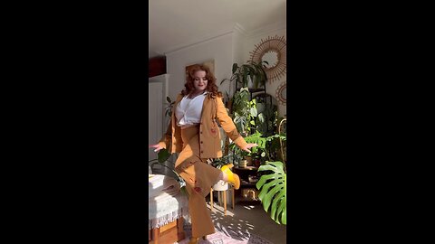 Southern nights grwm. I feel like a 70s powerhouse in this outfit, I need my own fast paced dete