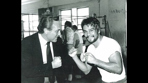 Roberto Duran Trains at 5th St. Gym