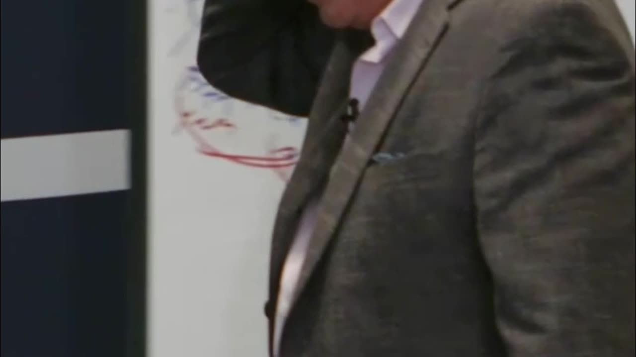 🚀 Not attracting the right people? Stop confusing loyalty with growth! 🤝