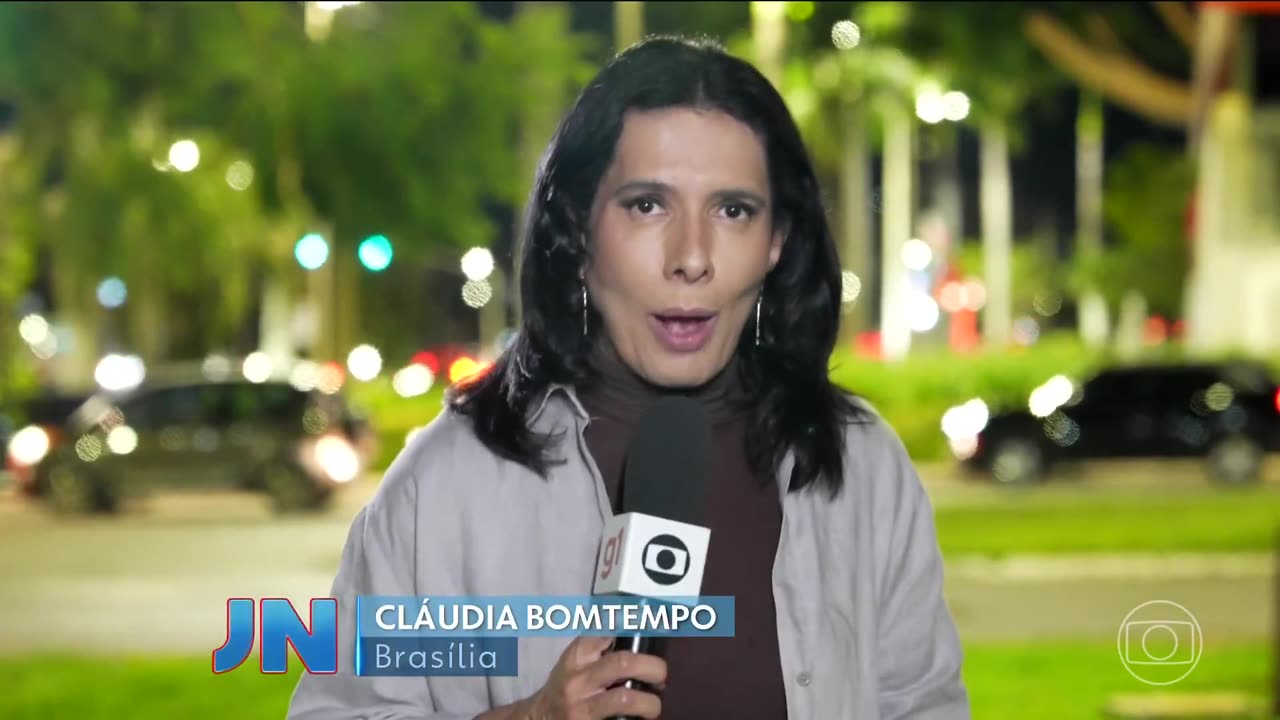 A GLOBOLIXO depois de ajudar o ladrão a dar o golpe no Brasil agora tenta correr atrás do prejuízo que ajudou a causar, vendo que o país é na sua maioria de direita e, que ela não tem mais poder de influência.