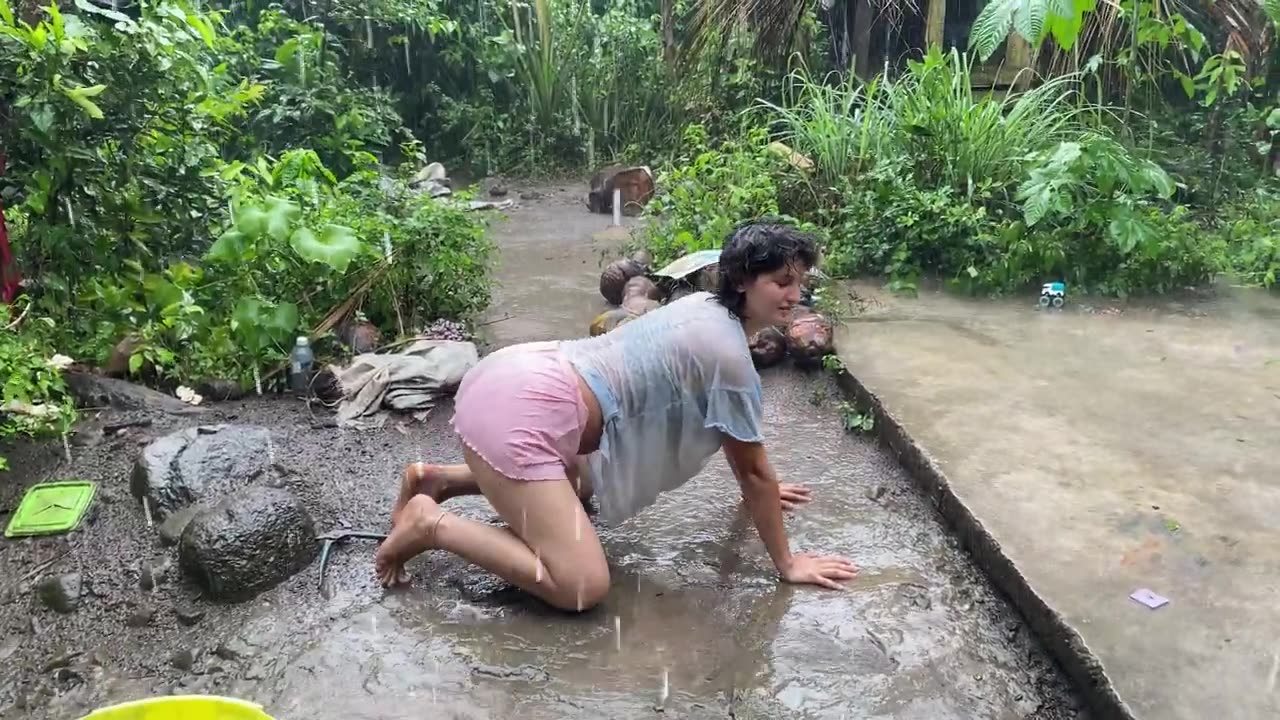 Outdoor yoga in the rain ๐ฆ must see ๐