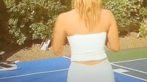 Beauties shoot hoops