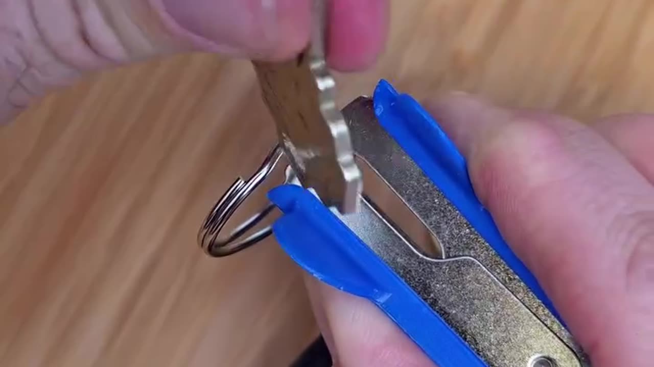 Now I use a staple remover to easily glide my keys onto the key ring 🔑