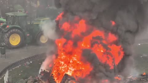 Brussels on fire. European farmers are no joke. Ursula von der Leyen must be kicked out.