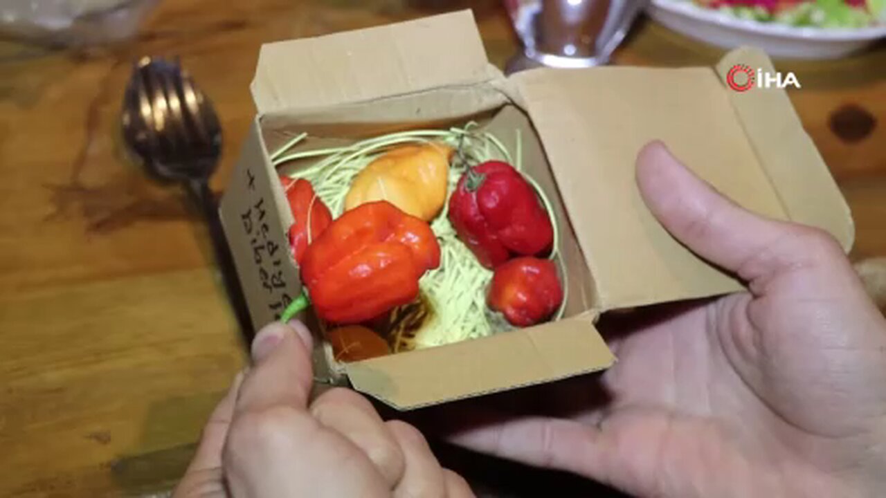 Erzurumlu gençlerin dünyanın en acı biberiyle imtihanı