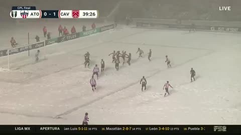 Spectacular goal in Premier League canadian footbal