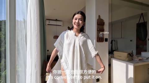 活泼的juju很喜欢这件我们设计的斗篷_准备拿回去自己穿啦