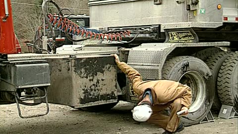Highway Haulag... - Highway Haulage Truck Inspection Conducted by MSHA Inspector - dvd004.4.msha.gov