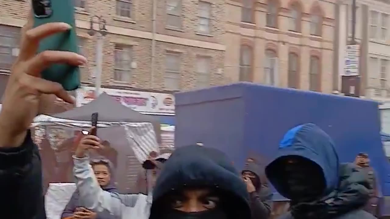 🚨🇬🇧 Meanwhile in London today