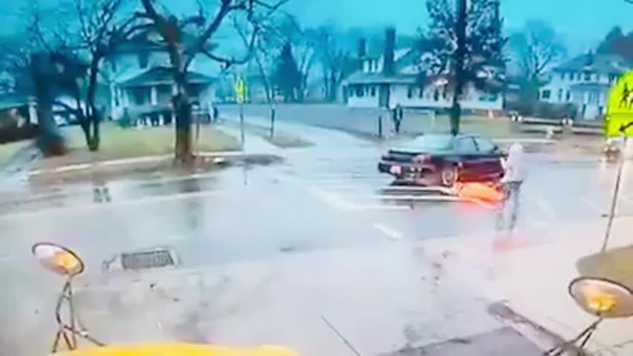 Heroic Traffic Guard jumps in front of car to save child.