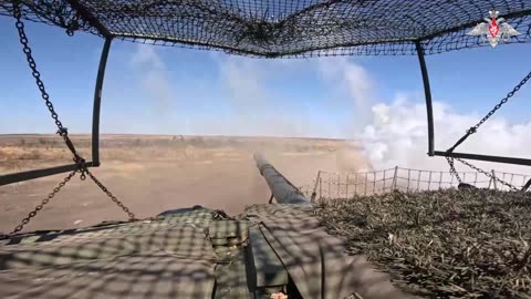 💪🇷🇺 A tanker is either on a combat mission or honing his skills at the range