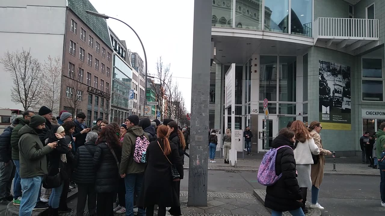 Checkpoint Charlie(Berlin Wall Crossing Between East and West Berlin)