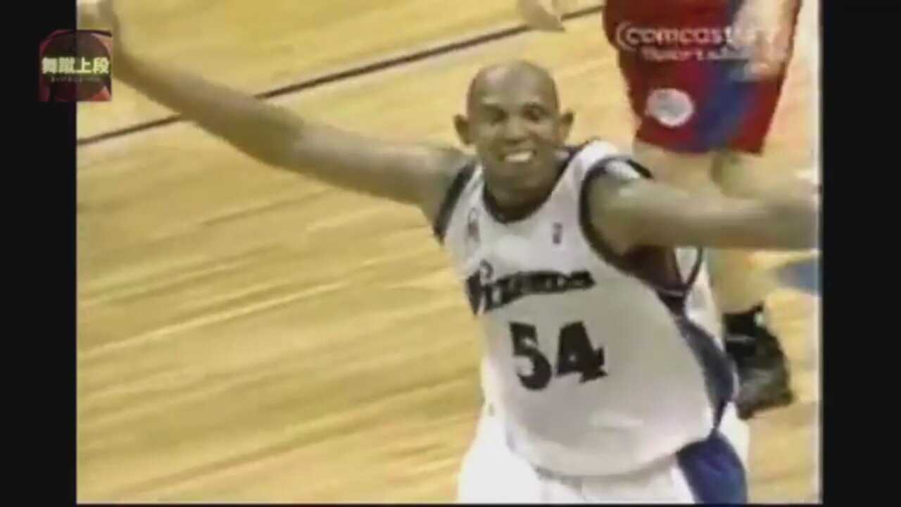 NBA Duels: Elton Brand 17 Pts Vs. Popeye Jones 16 Pts, 2001-02.