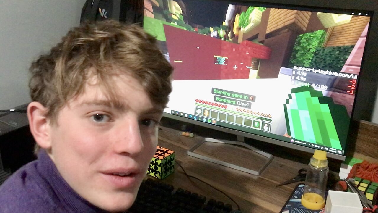 Playing Minecraft Blindfolded!