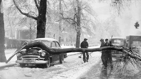 Blizzard damage from Franklin, Tennessee It looks like a war zone all over Nashville Watch the trees