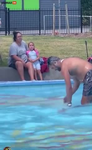 SHITSKIN WASHING HIS SKANK ASS IN THE KIDS POOL NZ 🐒💩🐒