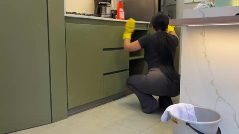 KITCHEN CLEANING