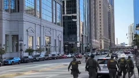 😮🚴‍♂️ Man Escapes Chicago Ice Agents on Bicycle! | FeedMyCuriosity
