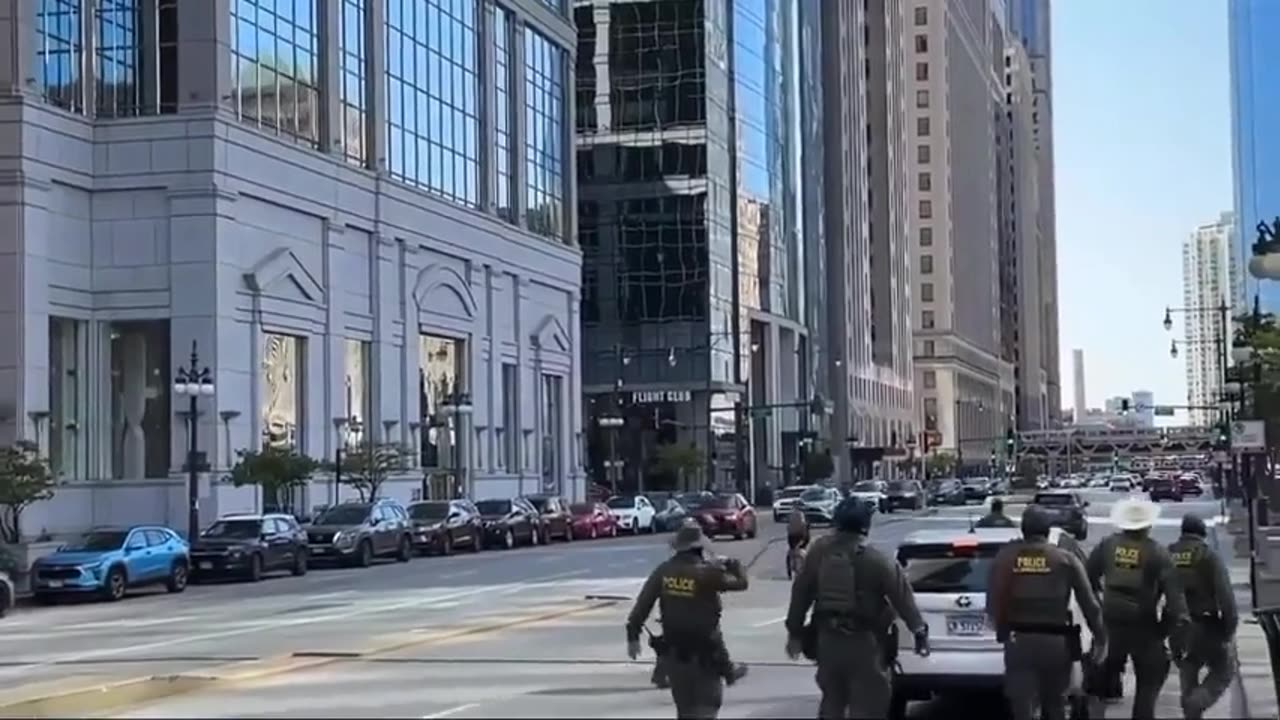 😮🚴♂️ Man Escapes Chicago Ice Agents on Bicycle! | FeedMyCuriosity