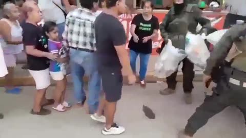 CJNG reparte despensas en Veracruz
