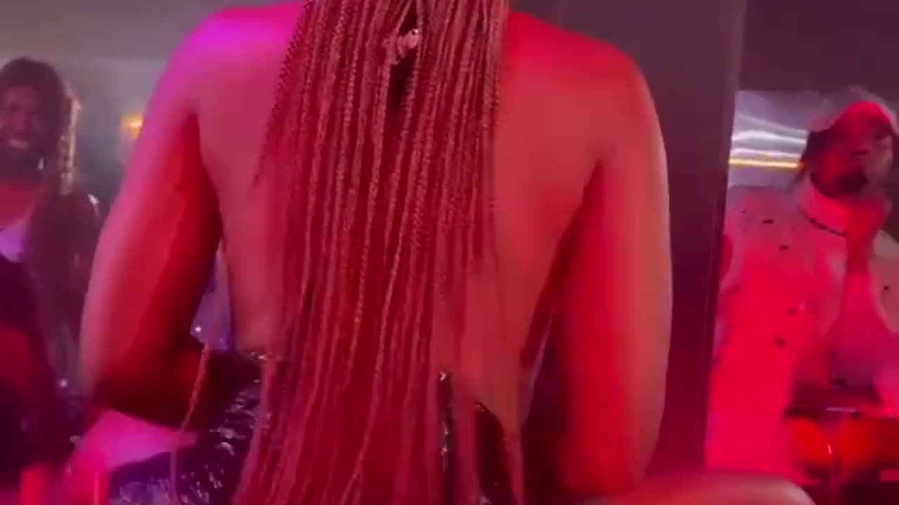 Hot Newbie wants to model