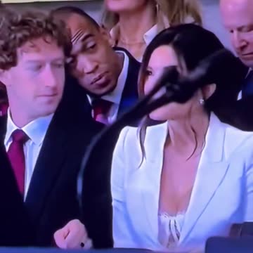 E fejuara e Jeff Bezos e tepron me veshjen Mark Zuckerberg kapet "mat"