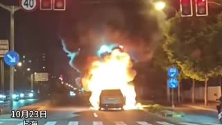 An electric minivan Li Mega caught fire and burned out in Shanghai