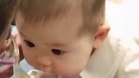 Funny video of a child eating an apple video 2025 skc.com 122