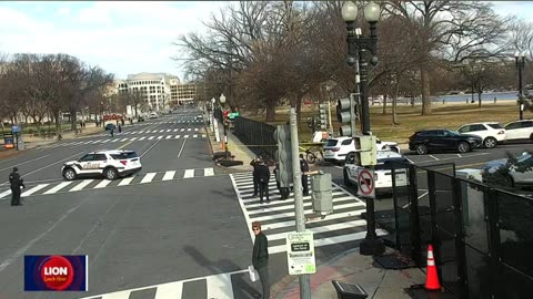 Suspicious vehicle drove onto sidewalk near US Capitol;