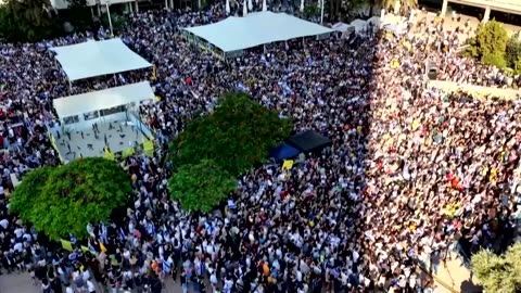 Thousands gather in Tel Aviv, anticipating hostages' release