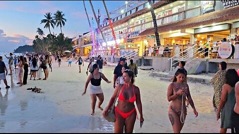 Take a Walk to See the Beautiful Sunset on the Beach in Early December 2025